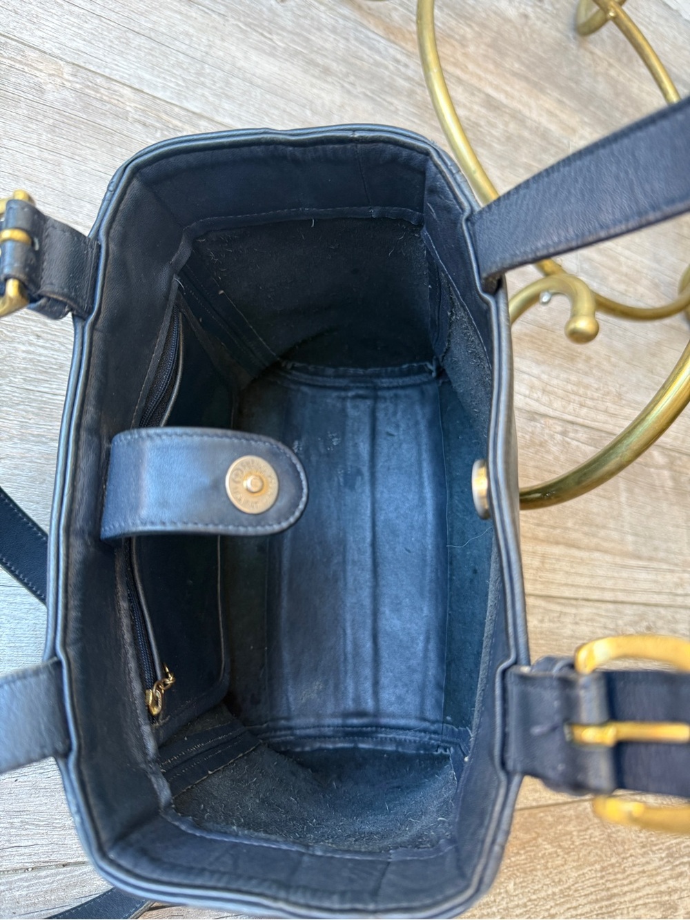 VTG Coach | SOHO Buckle Bag | Navy
Gently Loved - Picture 9 of 14